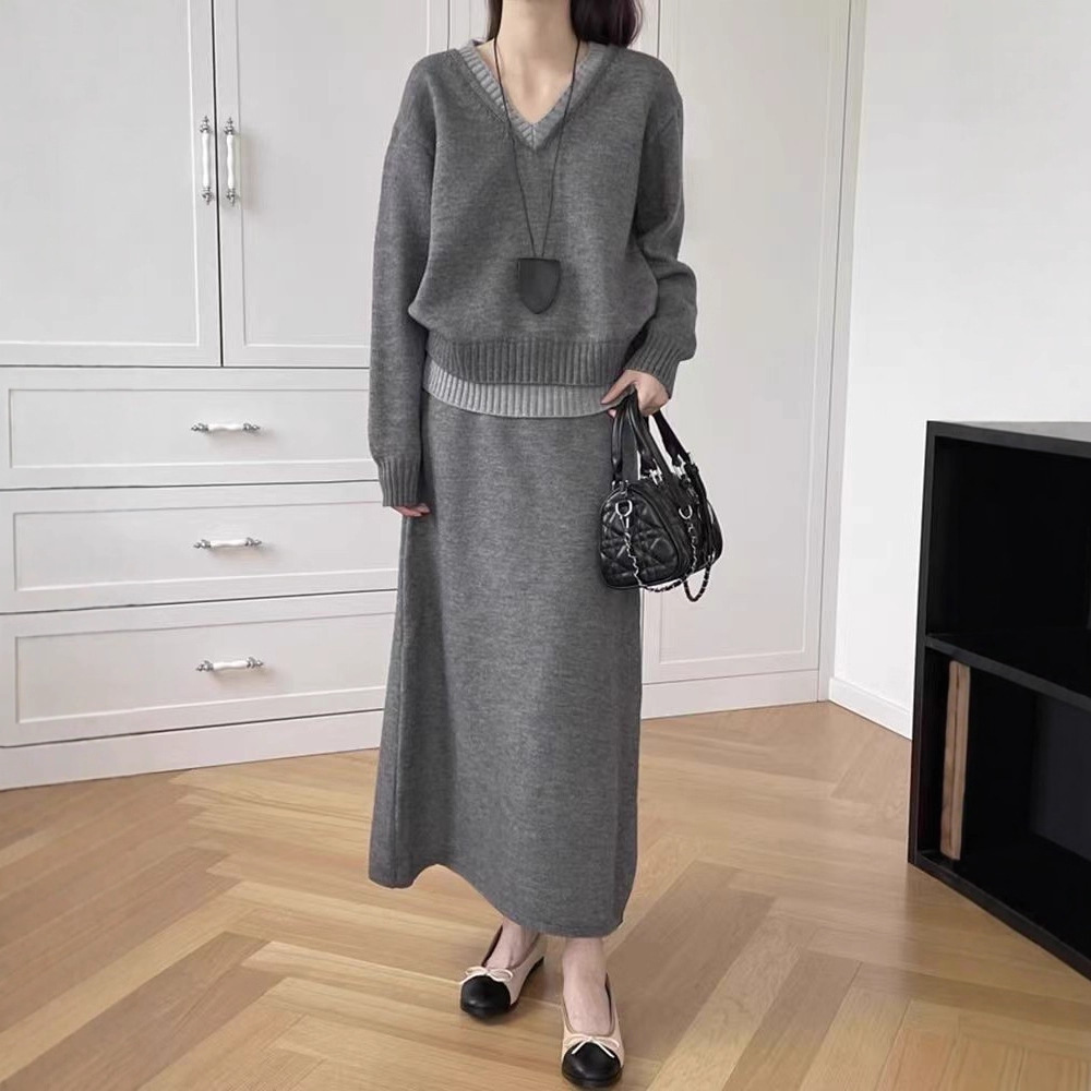 休闲针织套装女秋季新款设计感气质温柔淑女针织上衣半身裙两件套