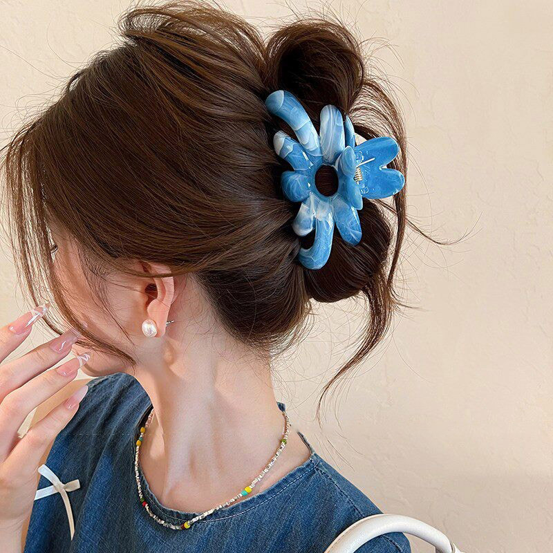 Ink blue petal gripper