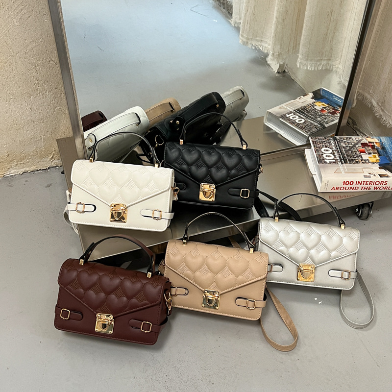 Retro cross-border trendy embroidered heart design, 2026 new PU leather belt decoration, single-shoulder, crossbody, and underarm small square bag