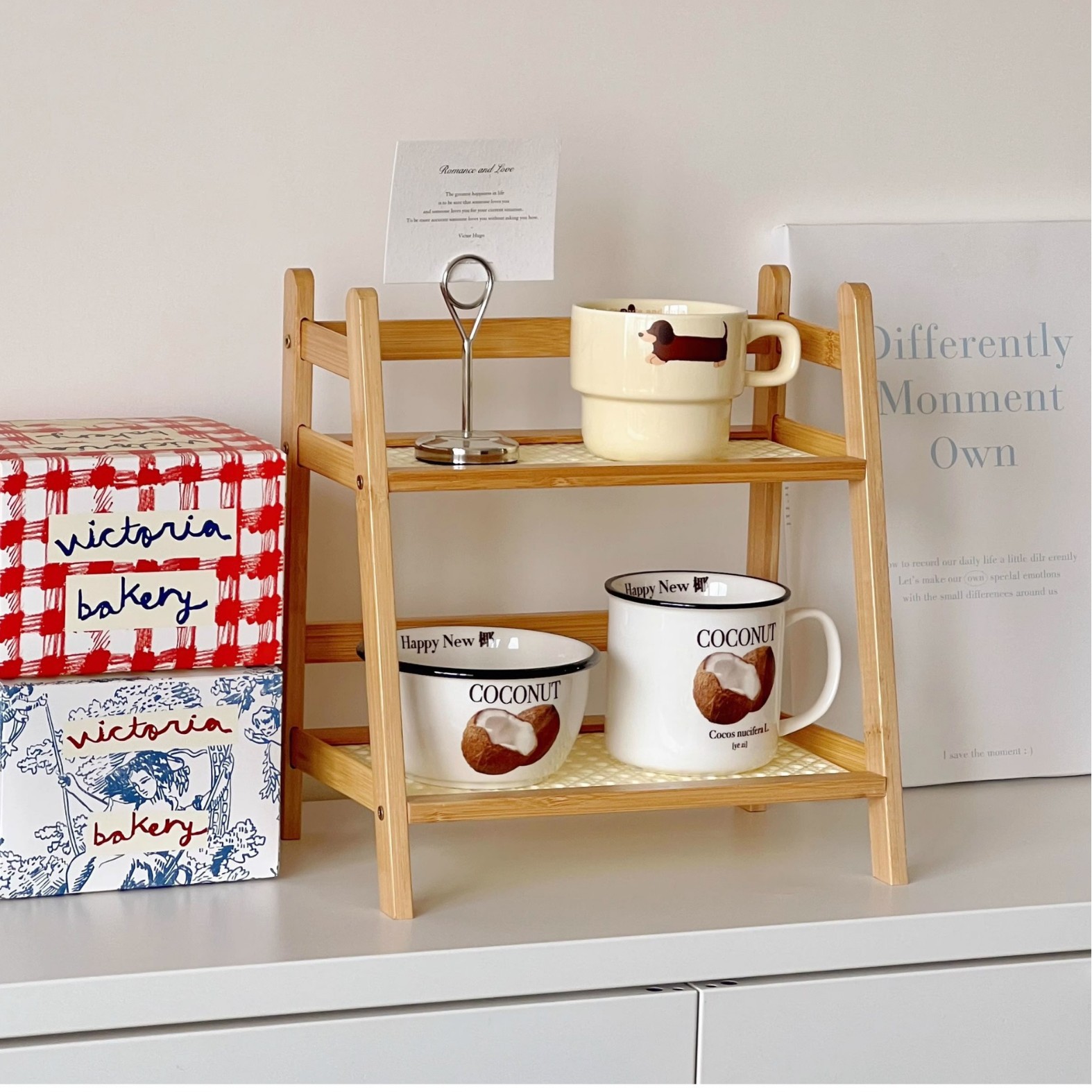 Ins estilo medieval tela de caña cremosa de doble capa escritorio estante dormitorio oficina cocina taza estante de acabado