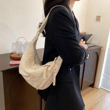 饺包女斜挎包大容量通勤包2024新款包包单肩运动百搭背包饺子包女