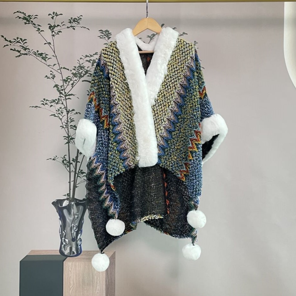 SKU-04-毛领披肩4号