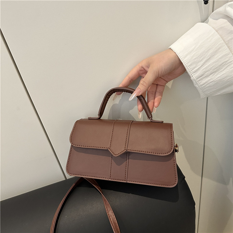 Bolso de color sólido de diseño de nicho para mujer 2025 nuevo bolso cuadrado portátil de moda de moda bolso de mensajero de alta gama de todo fósforo