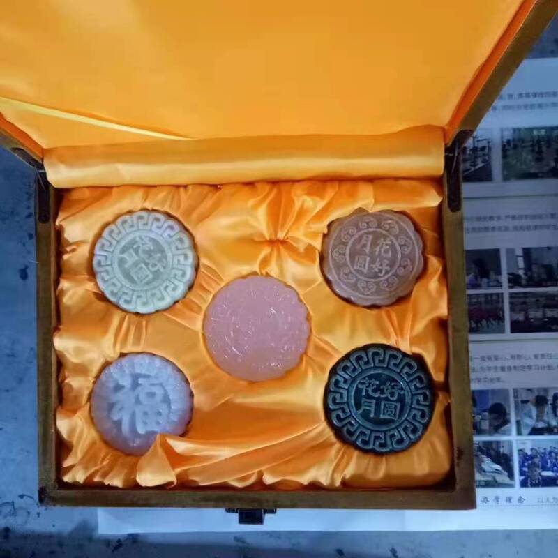 The New Listing Manufacturers Wholesale Fashion Mid-autumn Festival Gift Jade Mooncake The New Listing Manufacturers Wholesale Fashion Mid-autumn Festival Gift Jade Mooncake