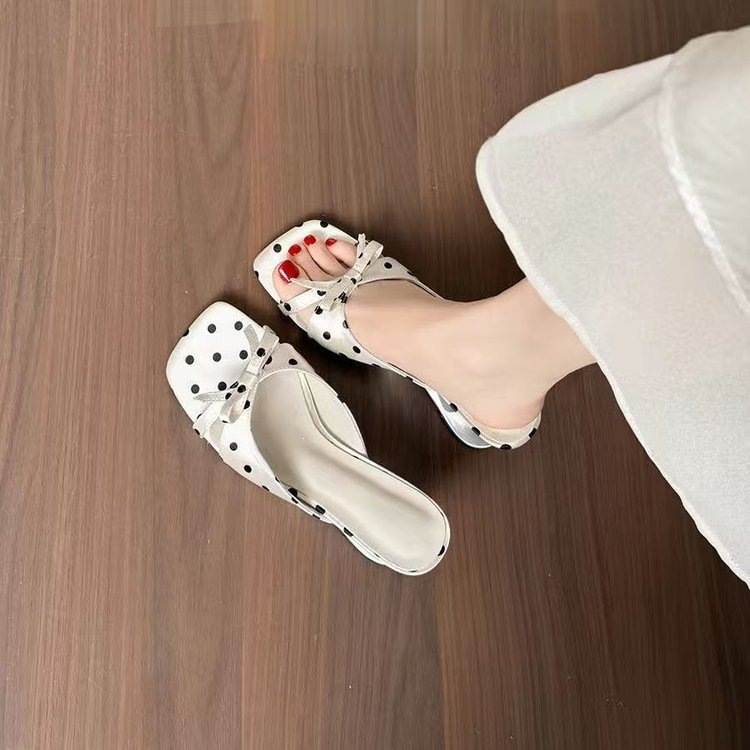 Temperamento especial tacones de arco zapatillas para mujeres 2026 verano nuevo estilo francés sandalias de cabeza cuadrada image 3