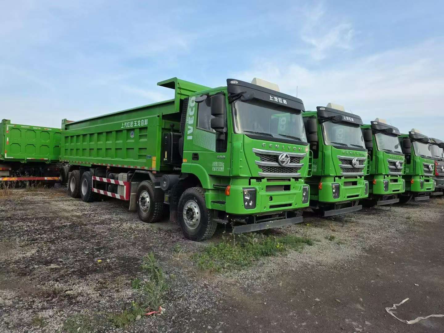 Saic Hongyan Heavy-Duty Dump Truck with 8+8 Double-Decker Chassis, 480 Horsepower, Euro 6, Front Four-Wheel and Rear Eight-Wheel Drive