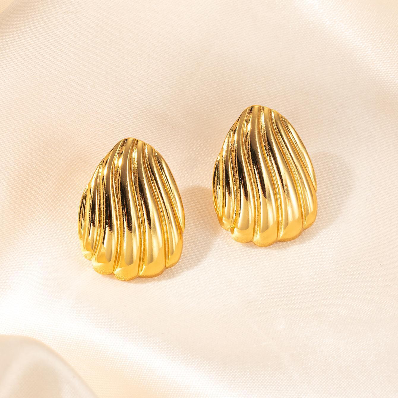 Labret stud lip piercing jewelry styling detail