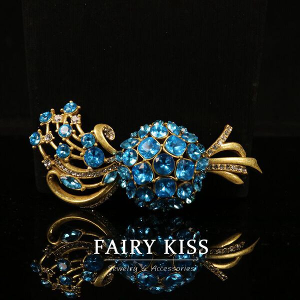 Retro copper sophisticated elegant brooch