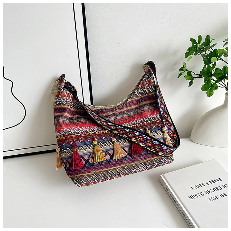 Large-capacity tote bag 2025 Summer new style trendy, simple and casual women's single-shoulder bag, artistic Chinese-style tassel bag undefined