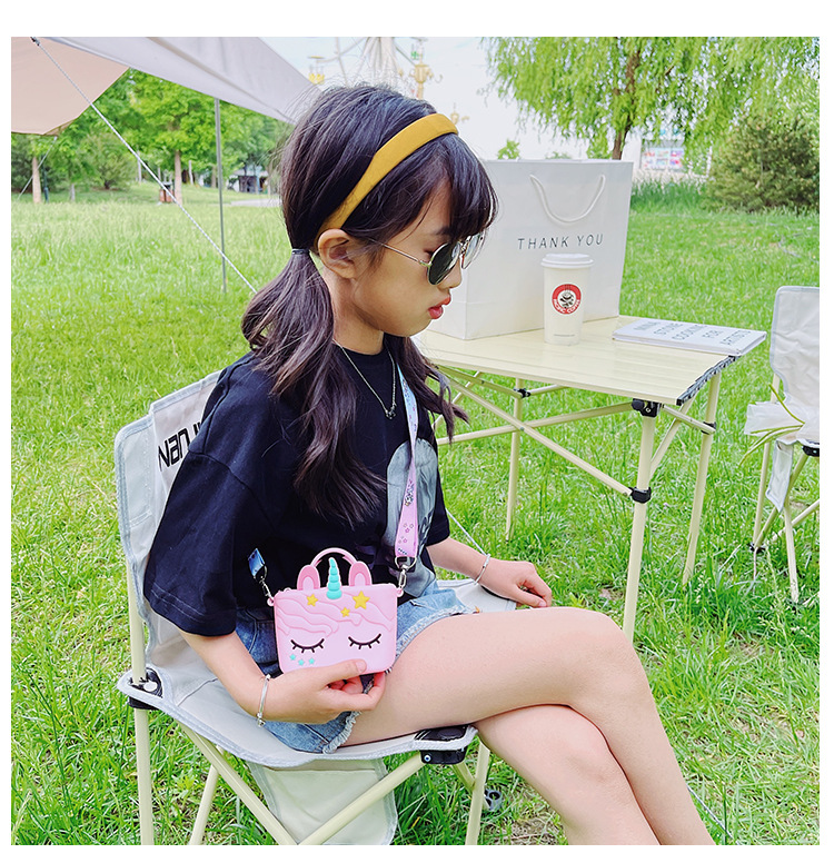 90g Weight Nylon Lining Material Zipper Closure Type Single Shoulder Strap Strap Type Animal Pattern White, Pink, Red Color Cute Cartoon  Silicone Bag 4