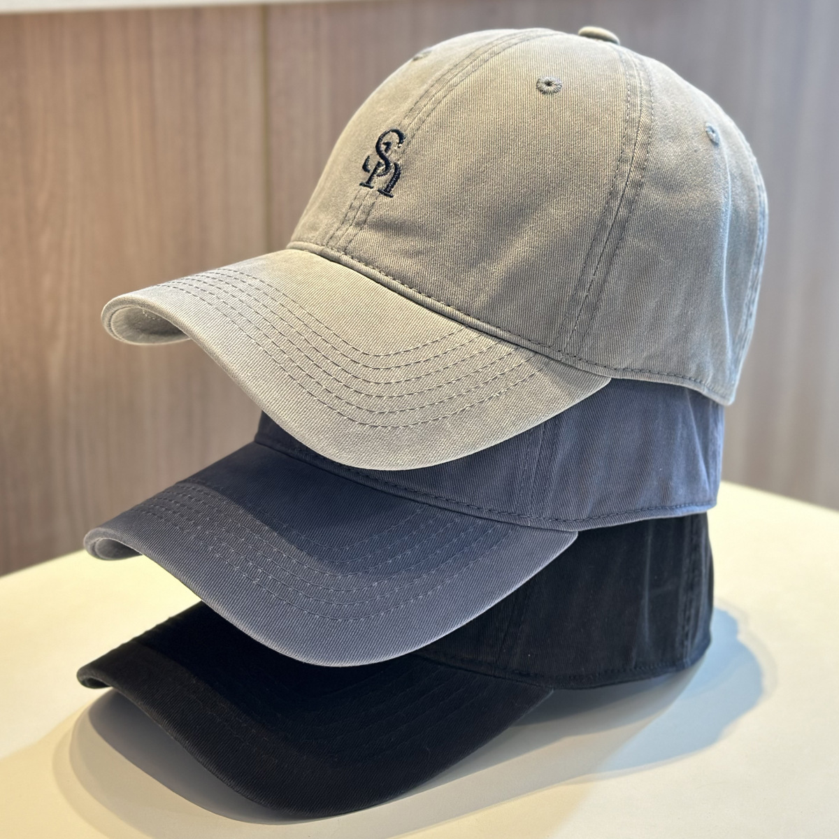 Nuevo estilo americano primavera y otoño estilo casual letras de moda gorra de lengua de pato para mujeres coreanas gorra de béisbol suave para hombres con bordes anchos mostrando cara pequeña