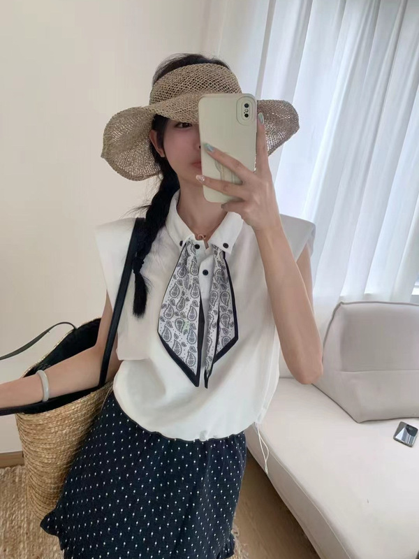 韓国デザインのノースリーブ巾着とシルクスカーフTシャツ2025夏の新しい女性のシックでスリムで多用途なトップストレンド|undefined