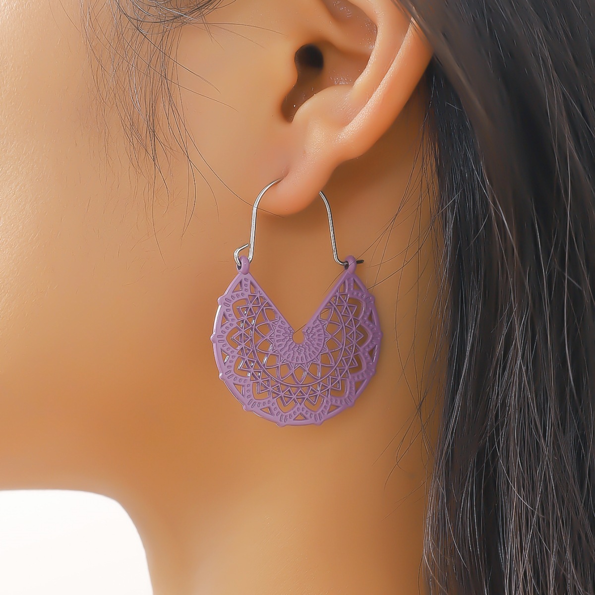 Pendientes de aleación huecos geométricos en forma de V de la moda bohemia de las mujeres de color retro pintura en aerosol todo partido joyería del oído al por mayor