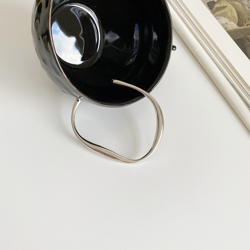 925 plata esterlina Corea del Sur Dongdaemun sólido irregular streamline pulsera femenina luz lujo Mori estudiante alto sentido