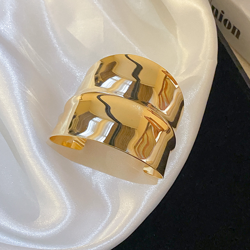 40g Weight 0.03µm Gold Plating Thickness Electroplating Gold Plating Process Copper Plated Plating Material Bangle Classification 1 Piece Quantity Party, Date Occasion Metal Material Geometric Pattern Women's Gender Elegant, Simple Style Style Plating Craft Elegant Simple Style Geometric Metal Plating Women's Bangle 35