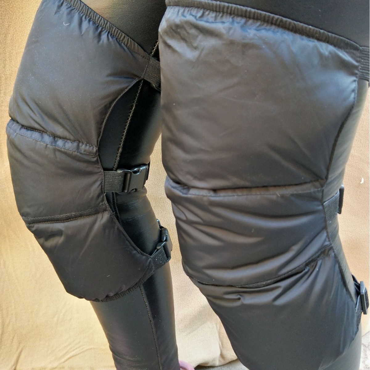 Spot Sales New Winter Riding in thick adjustable down knee pads short knee pads