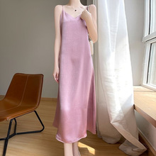丝绸2025年夏季女新款V领修身内搭连衣裙缎面纯色暗花吊带裙长裙