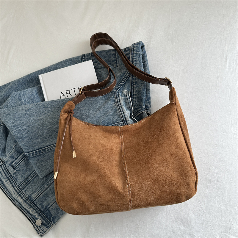 Simple bolso de tote encantador invierno 2024 nuevo estilo versátil bolso de hombro de este año bolso casual para mujeres