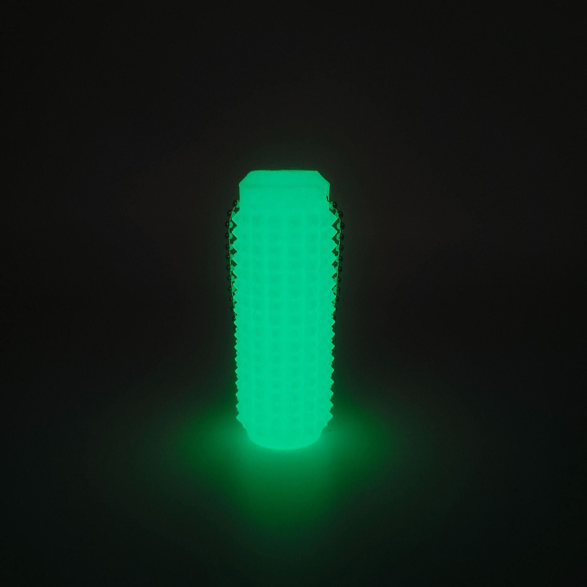 야광 녹색(낮에는 흰색)