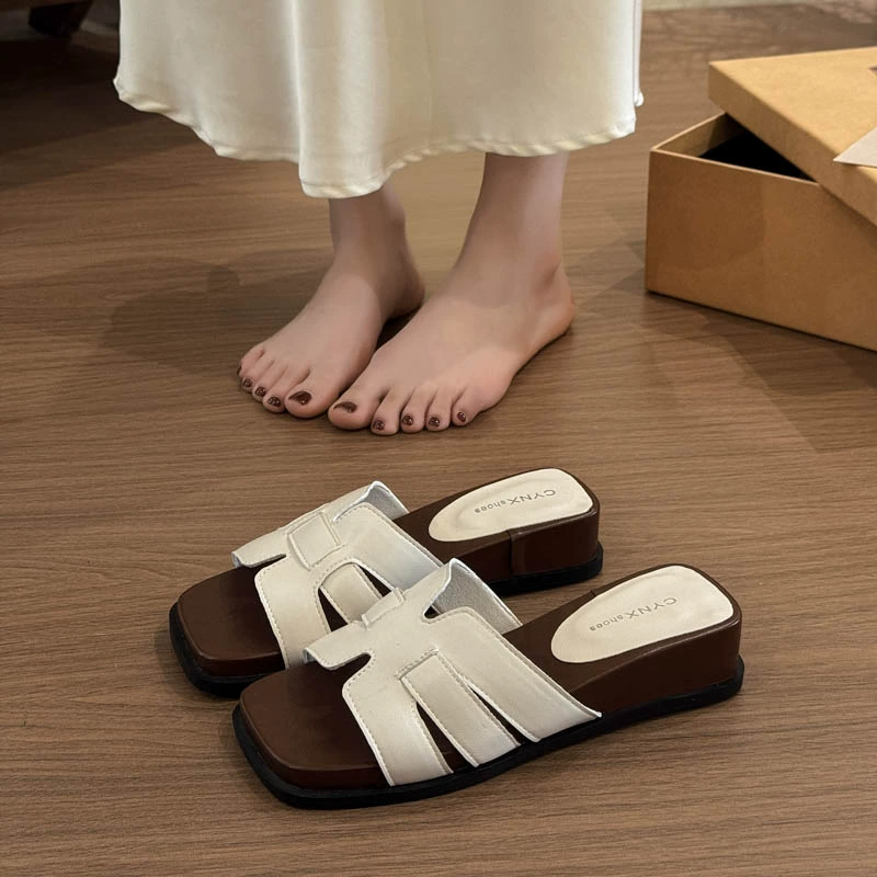 Женские сандалии на танкетке на толстой подошве для летней верхней одежды, новый корейский стиль с юбками. Французские универсальные женские сандалии с квадратным носком.