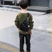 儿童小包包斜挎包男童胸包休闲小学生韩版中大童旅游背包女单肩包