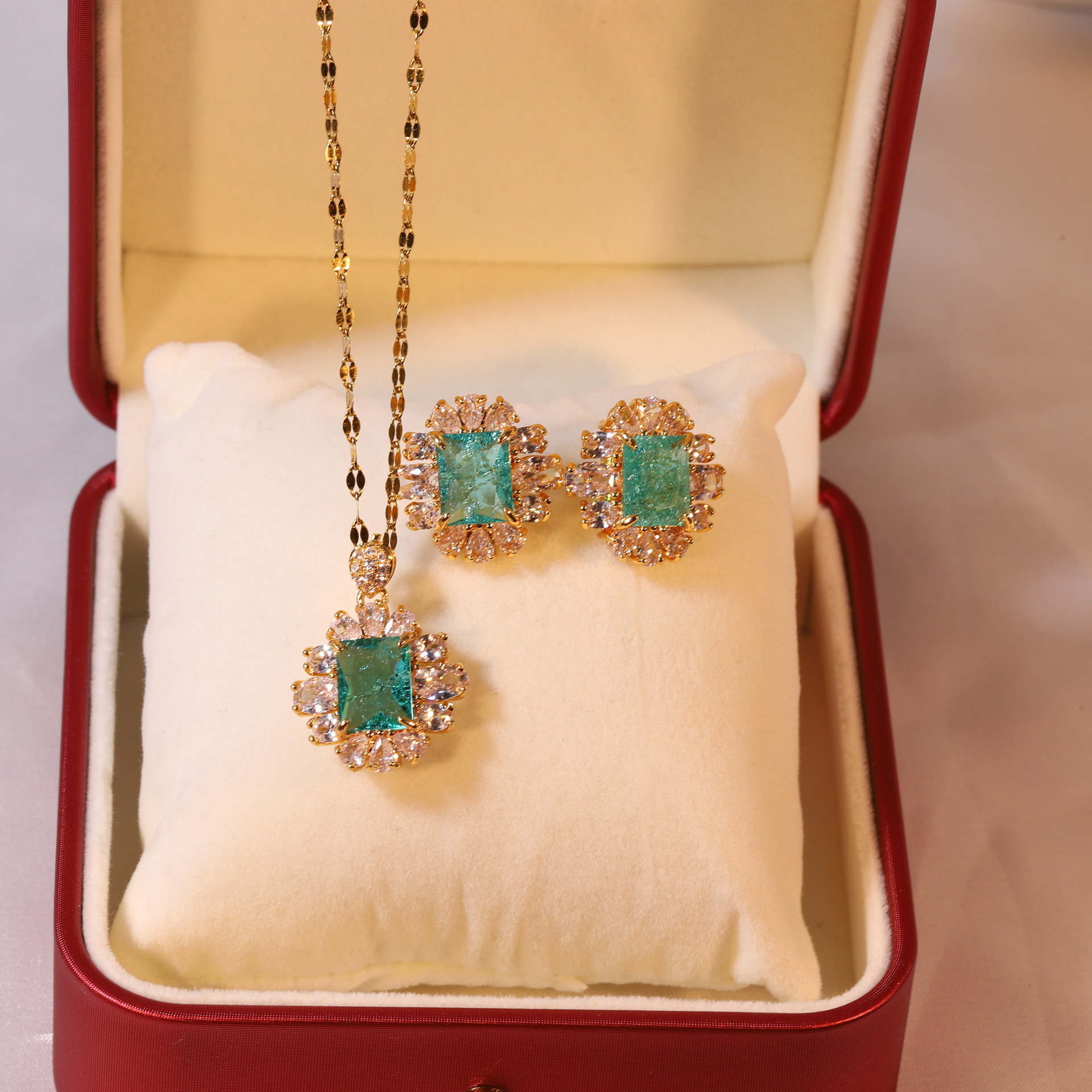 Retro Geometric Titanium Steel Inlay Zircon Pendant Necklace 1 Piece