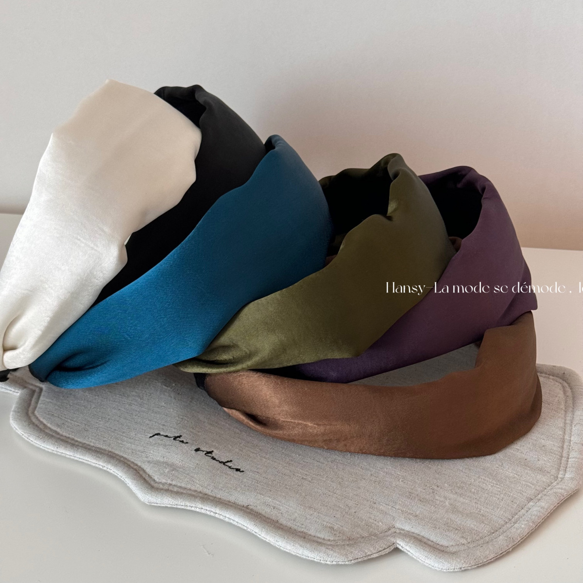 Solid color cloth