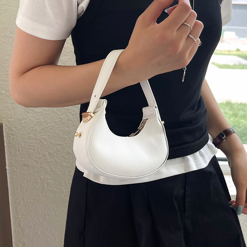 Bolso pequeño para mujeres 2026 nuevo nicho de diseño de tendencia de verano personalidad moda moda moda popular bolso de media luna de hombro bolso axilar