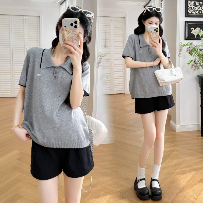 New Maternity Set with Loose Fit, Color-Blocking Design, Stylish Collared Knit Top, Short-Sleeved, Slimming, Versatile Maternity Top