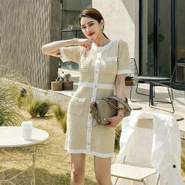 韩国chic东大门女装夏圆领单排扣撞色设计修身显瘦包臀针织连衣裙