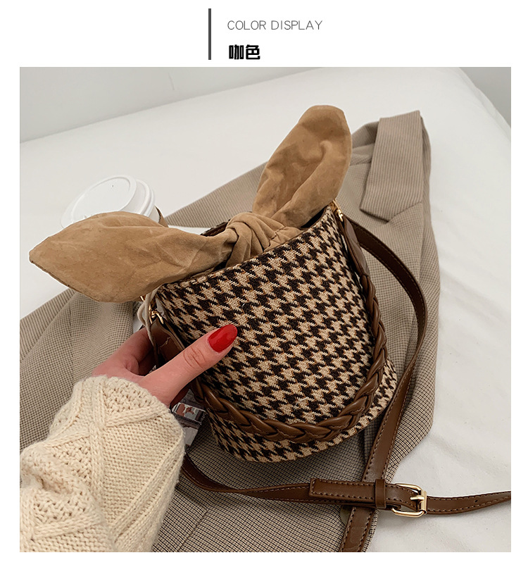 Woolen Retro Lattice Bucket Bag display picture 9