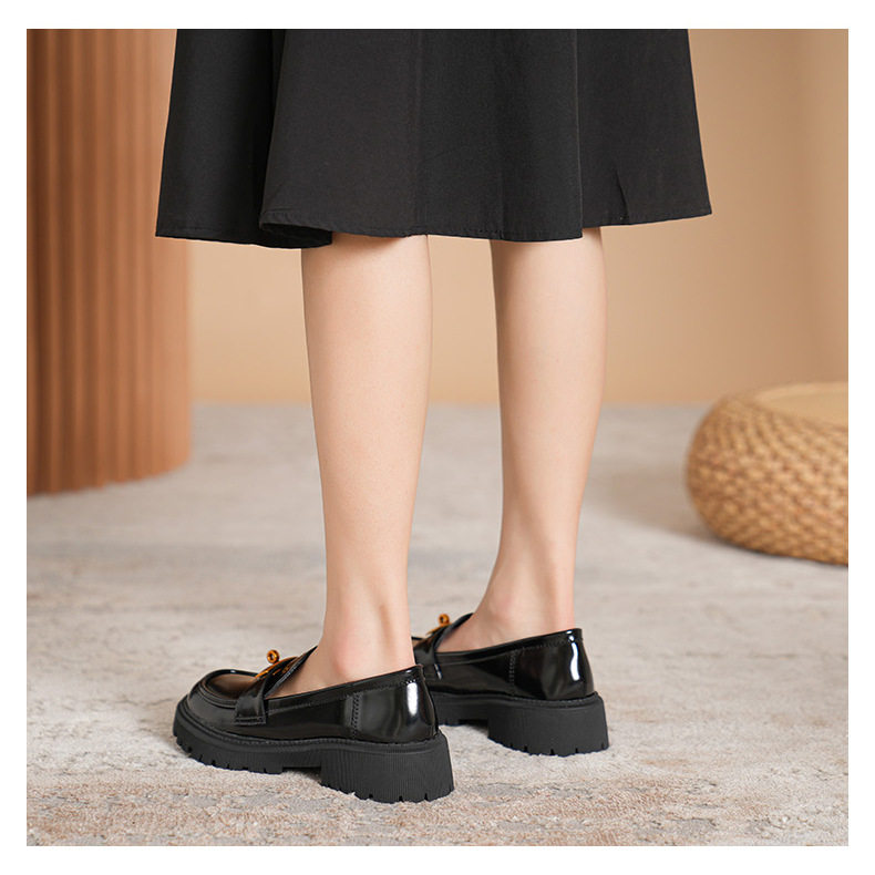 Giày lười nữ da mềm mũi tròn đế dày khóa vàng gót vuông 3–5 cm — Màu đen chi tiết 24