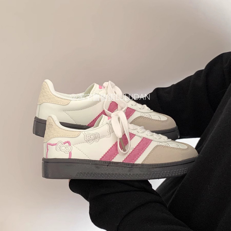Nicho encantador color de verano 2026 nuevos zapatos cómodos zapatos deportivos casuales pequeños zapatos blancos para estudiantes zapatos versátiles