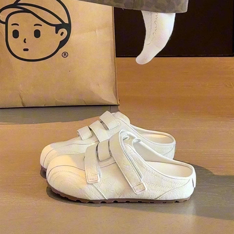 Zapatos de botellas de suela gruesa, zapatillas de mitad de cabeza, zapatillas de verano para mujeres, 2026 nuevos zapatos blancos de un solo pie retro
