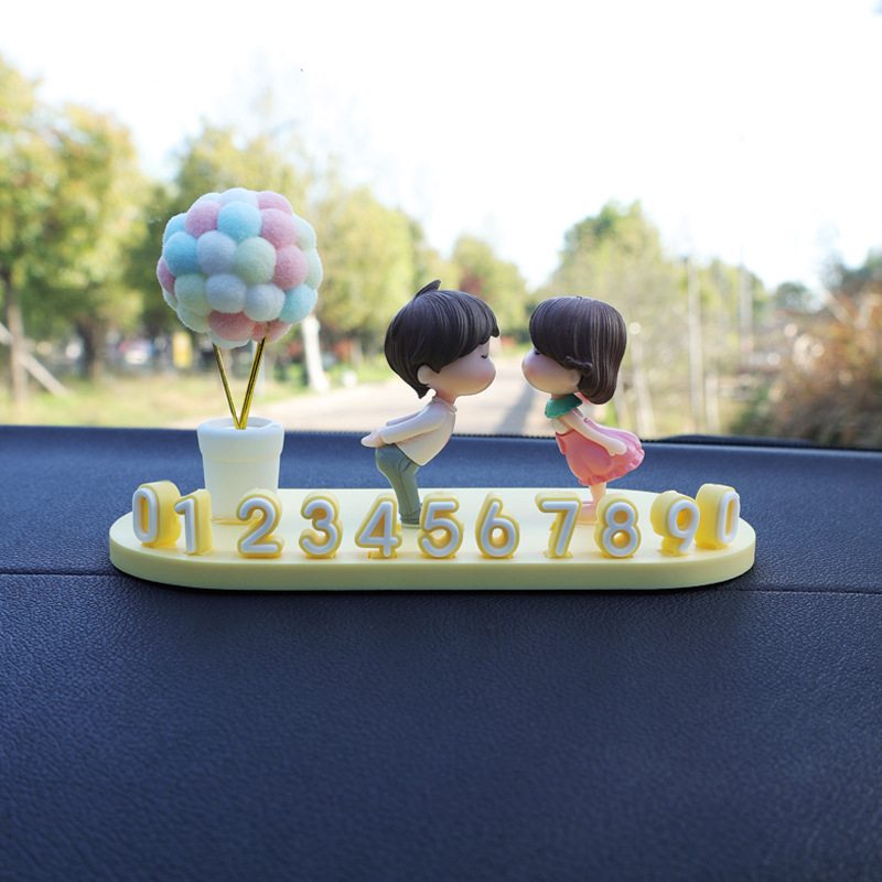 Number Plate - Qìchē Nömrəli dayanma kartı - yellow-parking-plate-kissing-couple-macaron-balloons