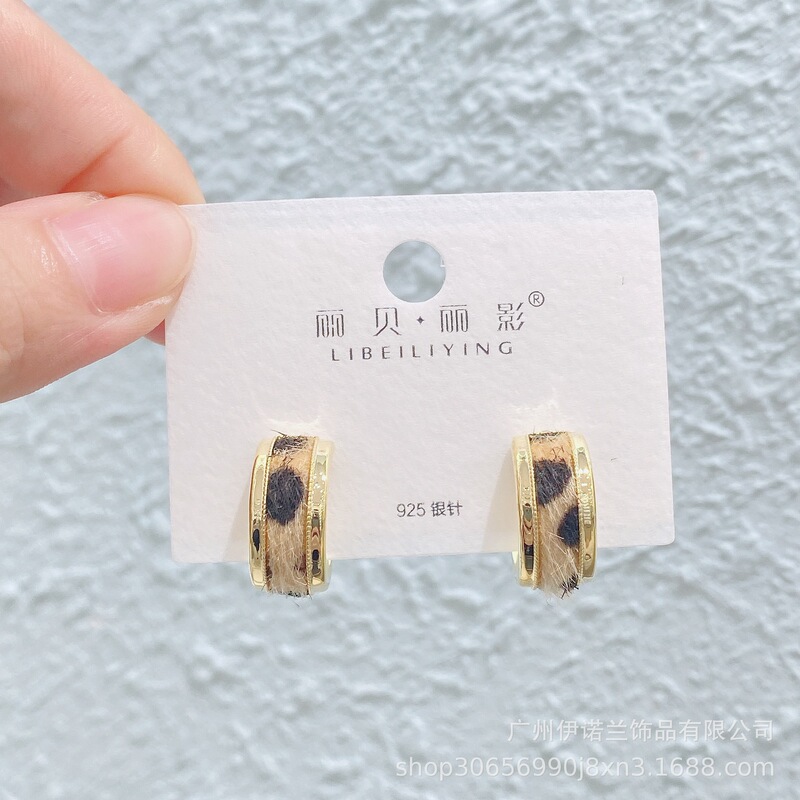 丽银/丽贝丽影早秋新款豹纹马毛系列棕色耳环几何造型925银针耳饰|undefined
