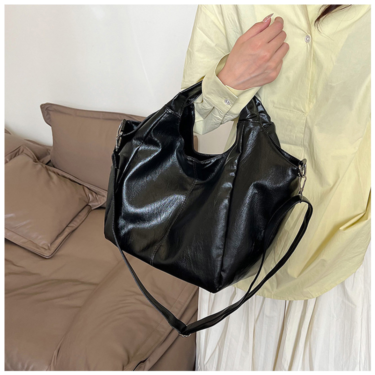 Cross-border large-capacity women's 2024 new style fashionable retro single-shoulder crossbody bag, trendy and simple commuter tote bag undefined
