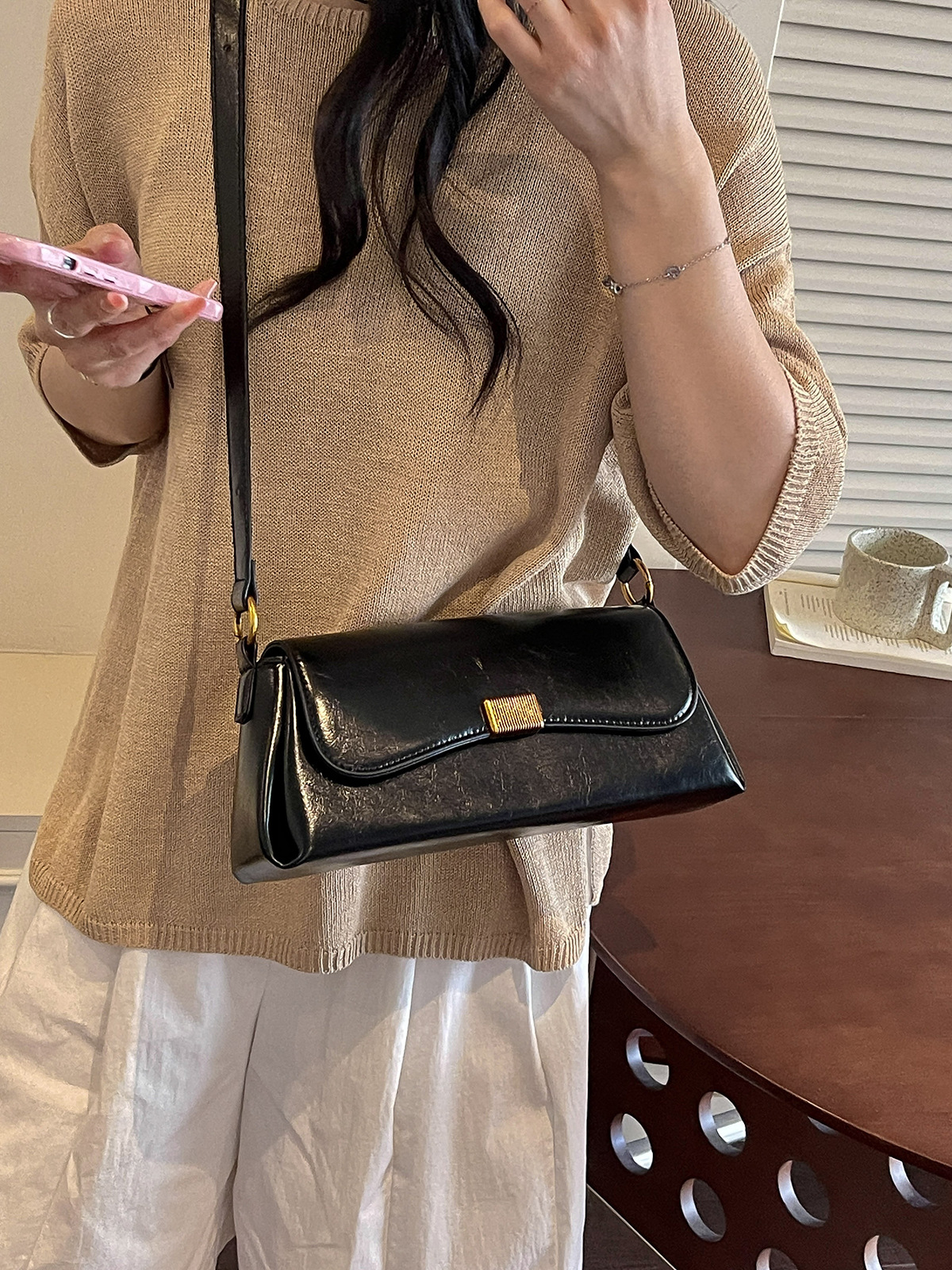Underarm bag, solid color glossy retro black straps, French vintage style