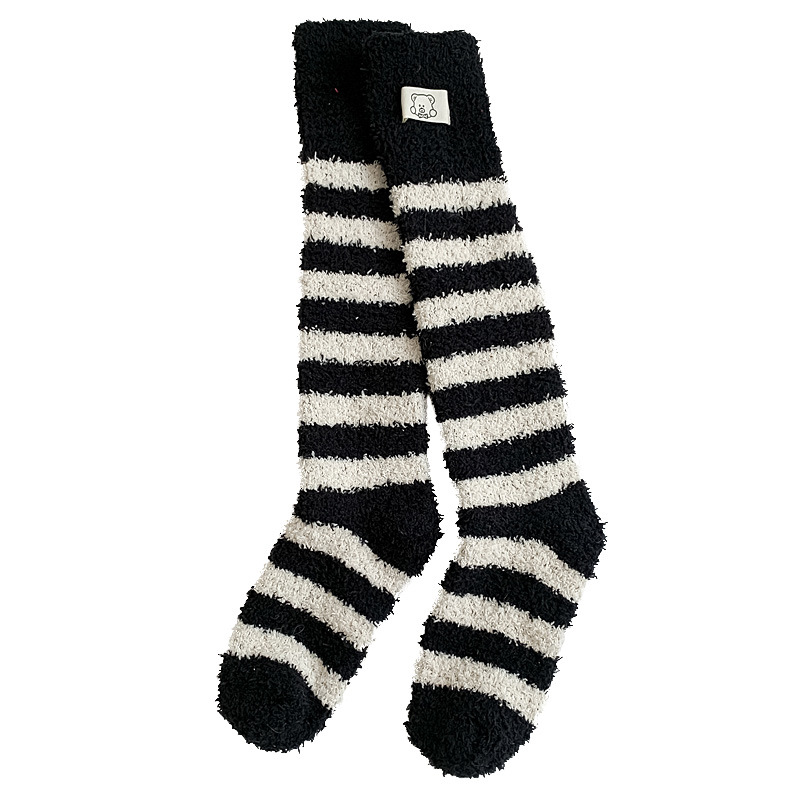 Otoño y invierno calcetines de pantorrilla de lana de coral con calcetines de lana gruesas de tela caliente elevados calcetines de lana de piso para dormir