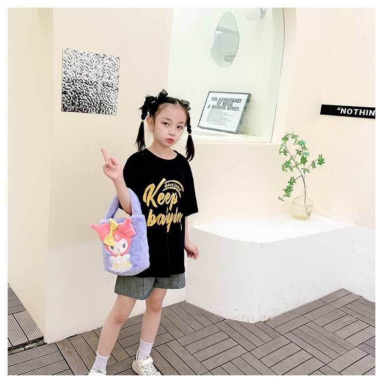 Trendy children's plush bags are in fashion and popularity. Winter children's plush bucket bags, handbags, cartoon little animals, girls' street style undefined