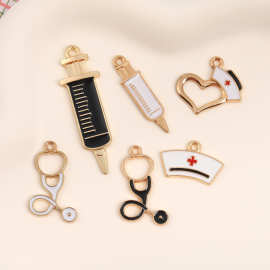 手工diy合金饰品配件创意卡通小针管护士帽医疗器械护士节吊坠
