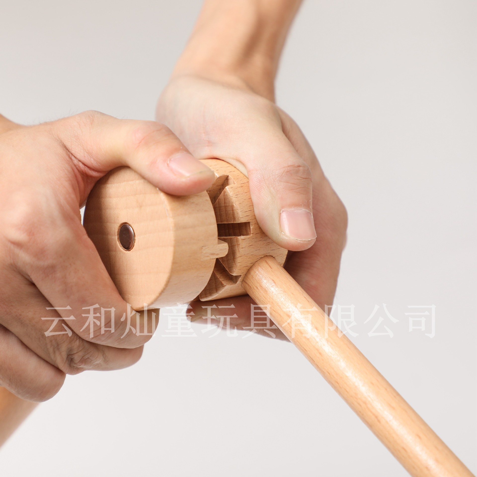 Soporte de campana de cama para niños caliente transfronterizo, campanilla de viento de madera arqueada, soporte de perforación sin agujeros, estante ajustable para bebé