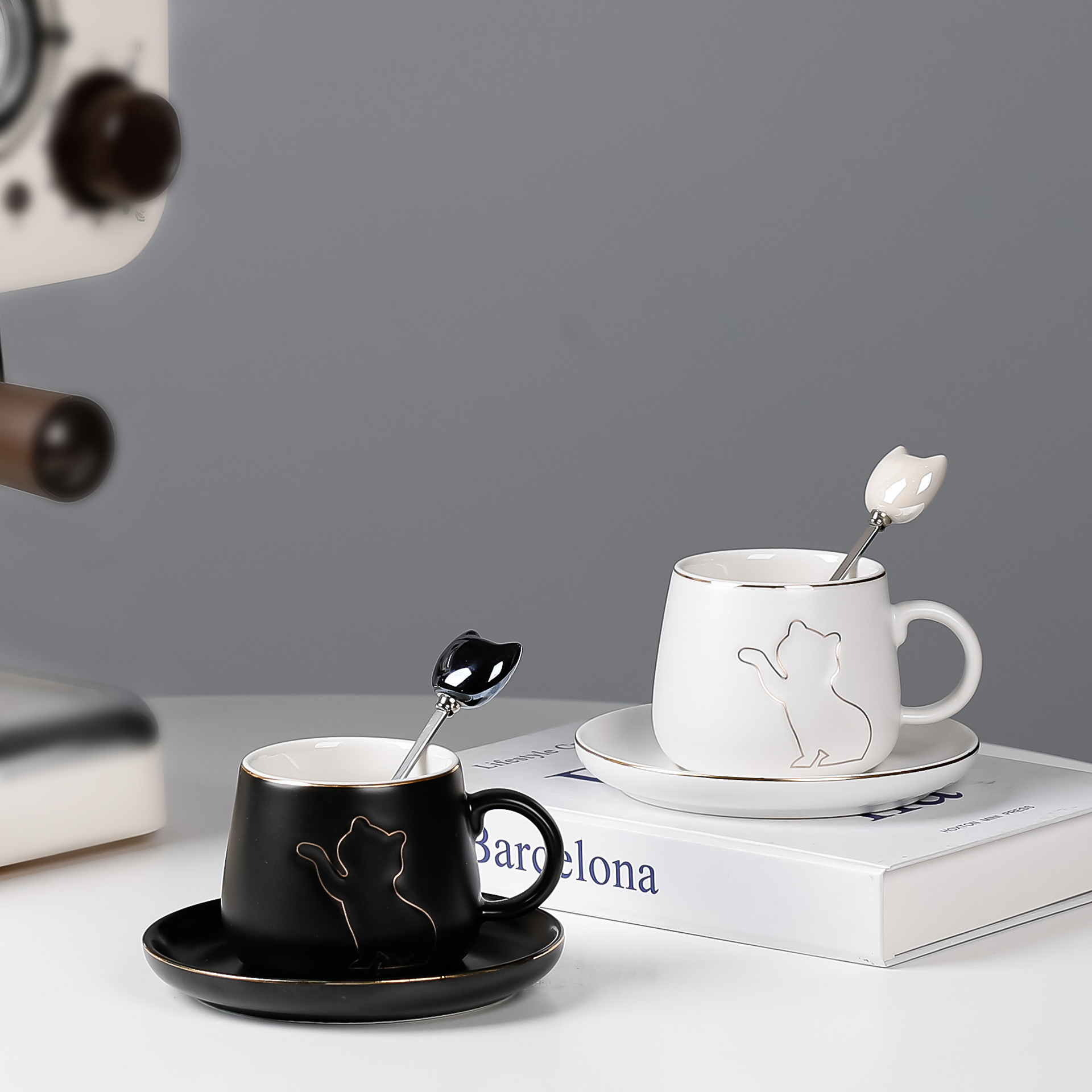 Taza de café de gato en blanco y negro en relieve de lujo ligero Taza de desayuno para el hogar de pareja Taza de regalo para eventos del hogar de oficina Juego de tazas y platillos