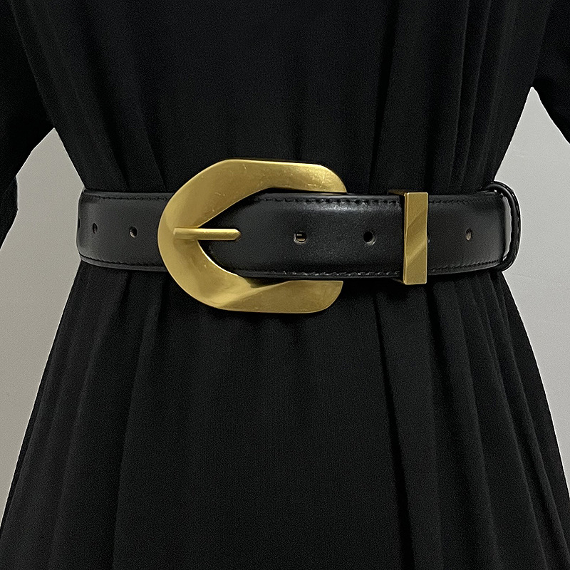 Black retro buckle