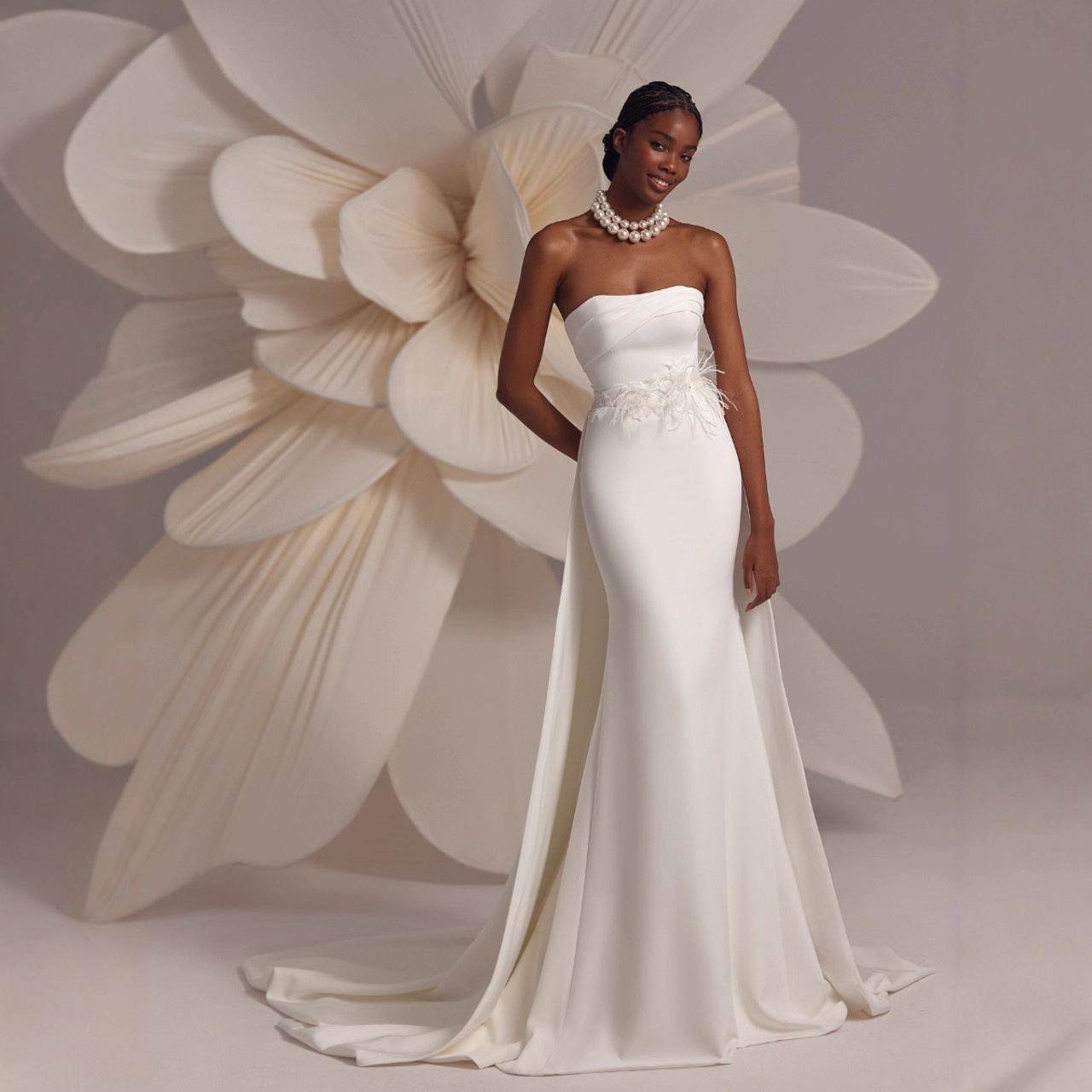 Satin Strapless Light Wedding Dress 2026 New Style Bride High-End White Gown with Waist-Cinching Small Train for Going Out