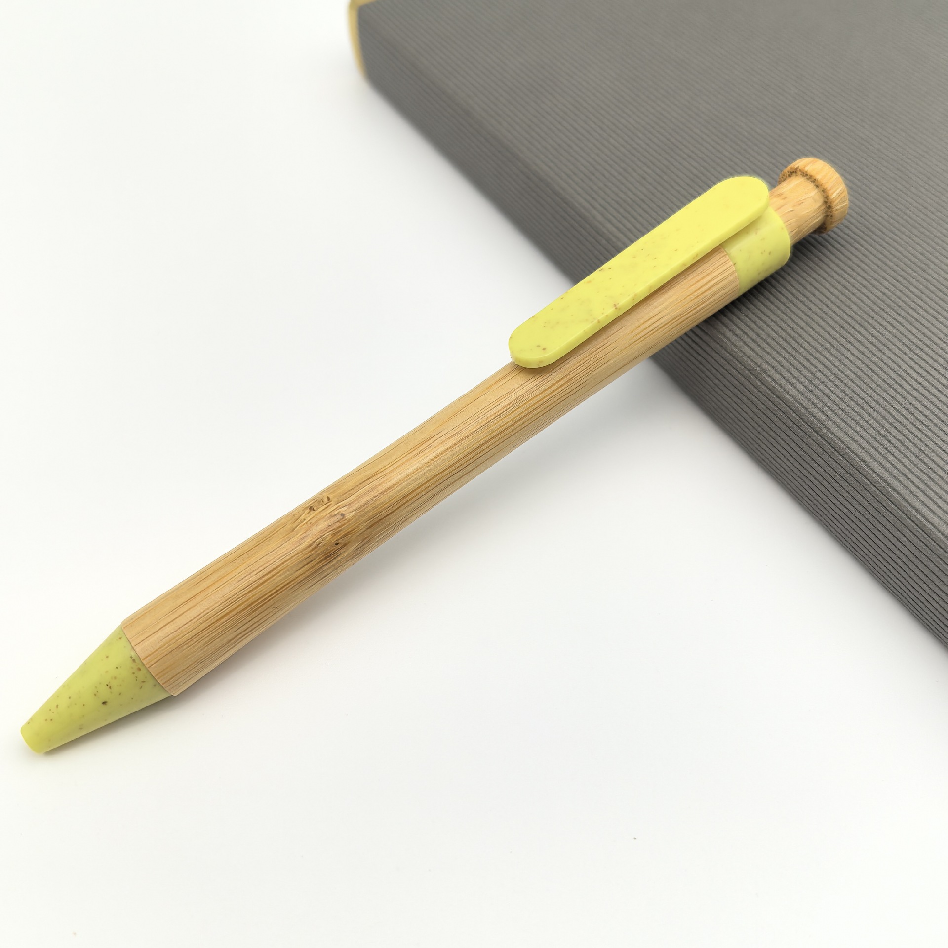 Lápiz de bola de bambú transfronterizo al por mayor cabeza de hongo pequeño respetuoso con el medio ambiente material de paja lápiz de madera de bambú logotipo láser lápiz de bambú