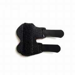 Aluminum alloy finger correction sleeve with protective finger stabilization band and protective cover