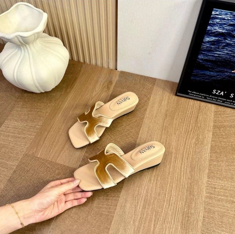 Women's Summer 2026 New Fashion High-end Flat Comfortable Sandals With Chunky Heels For Casual Beach Wear_vogvips.com