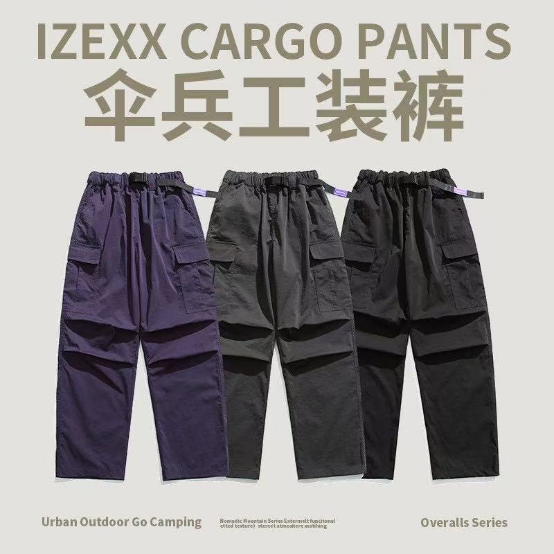 IZEXX Pantalones de paracaídas de herramientas estadounidenses Pantalones de cimitarra de primavera y otoño para hombres Pantalones largos de carga rectos con múltiples bolsillos de la calle para hombres
