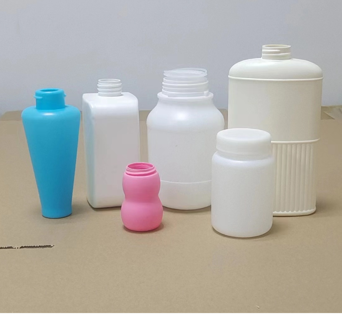 厂家提供设计和生产塑料扁水壶  便携有随手环本色方形吹塑PE水壶